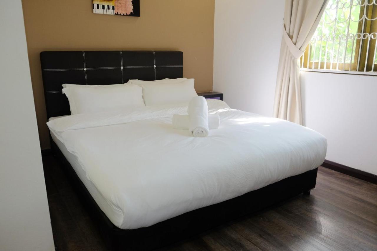 Natol Homestay - London Kuching Exterior photo