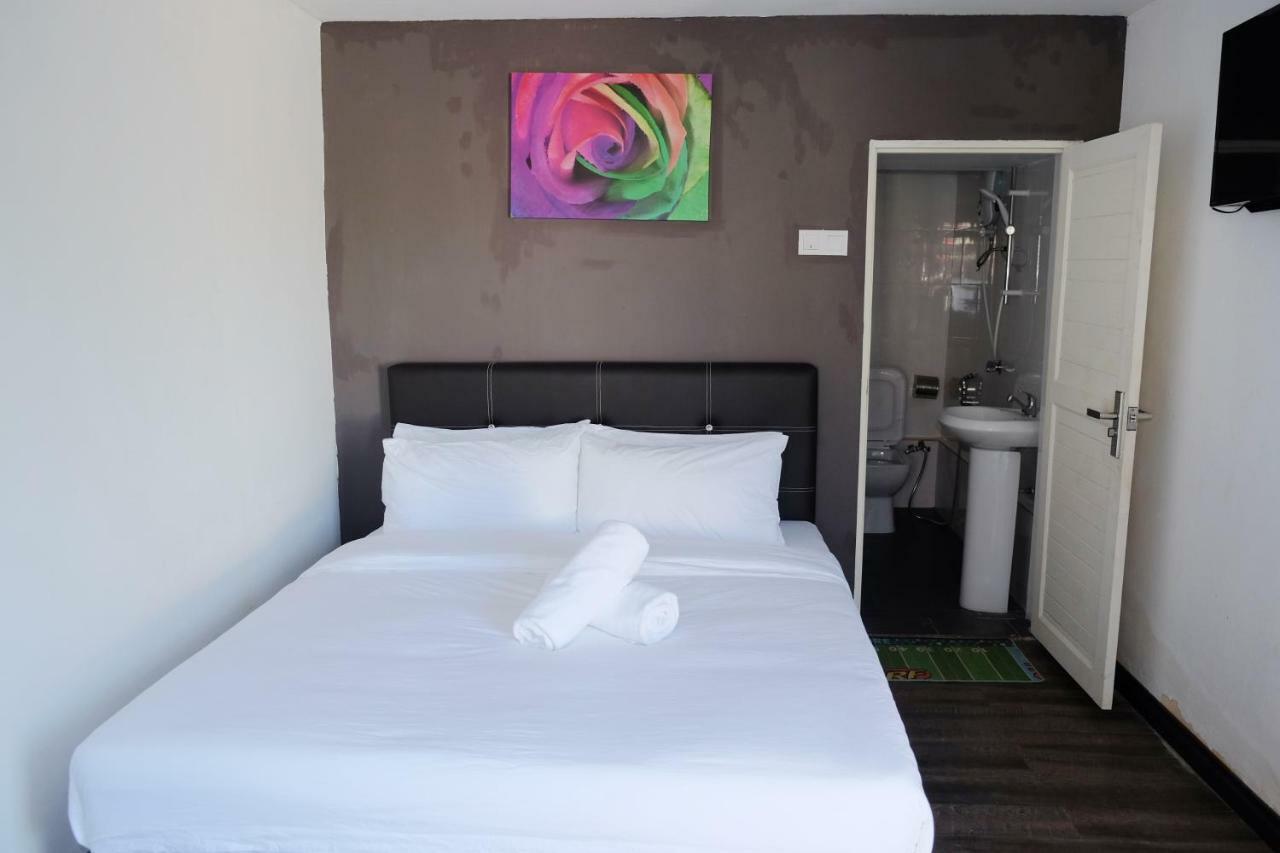 Natol Homestay - London Kuching Exterior photo