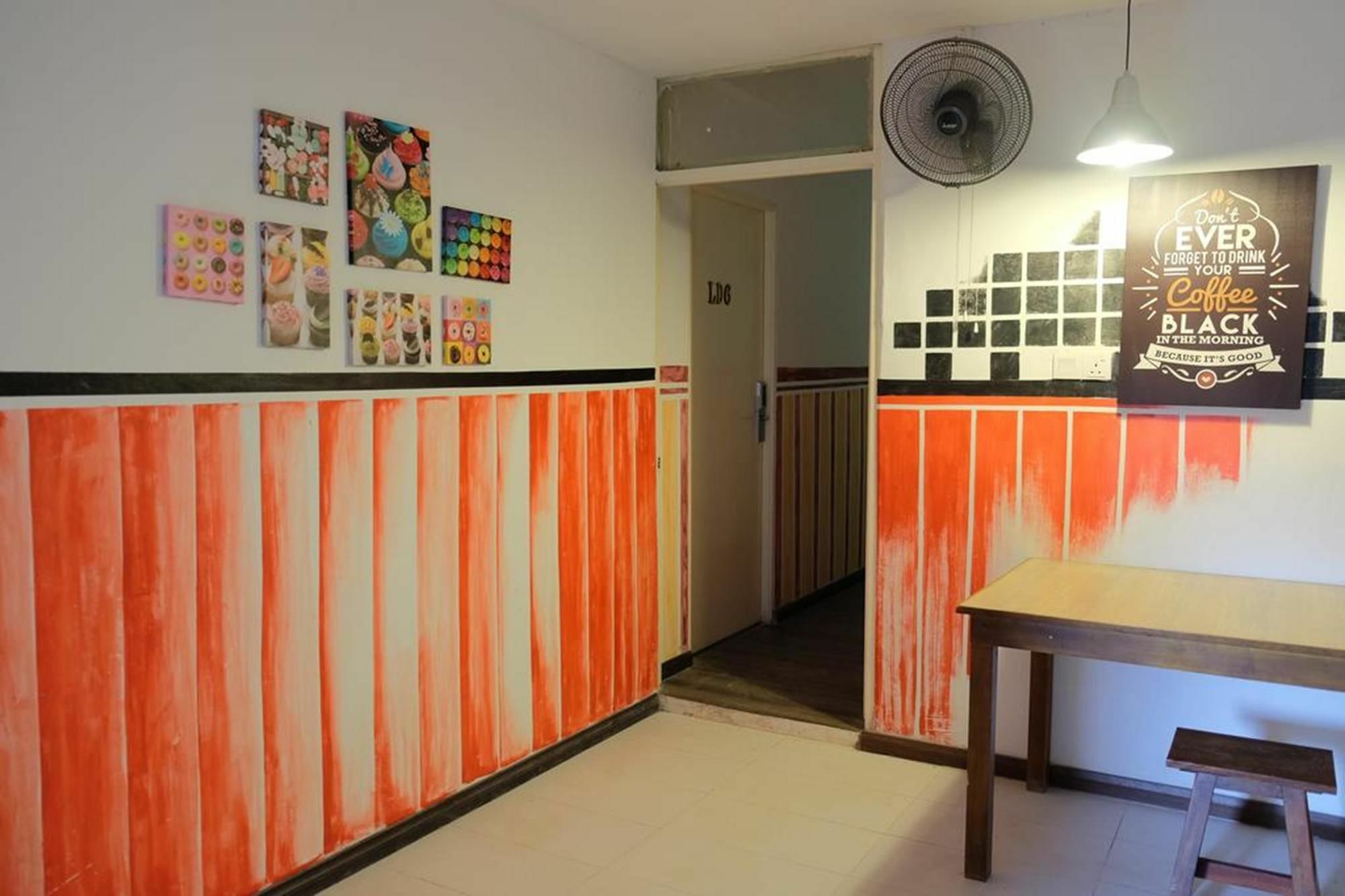 Natol Homestay - London Kuching Exterior photo